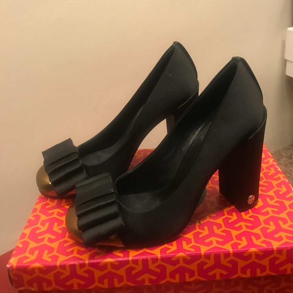 Black and gold Tory Burch heels